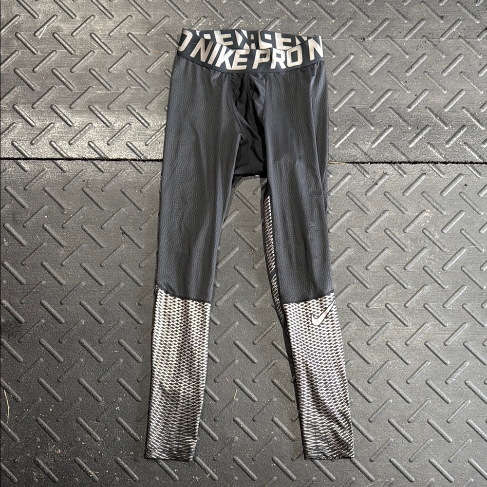 Men’s Nike Pro Black and White Leggings